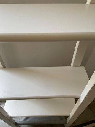 Estantería de madera y tela