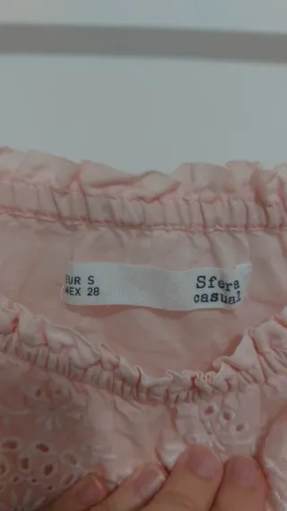 Blusa rosa hombros descubiertos con volantes