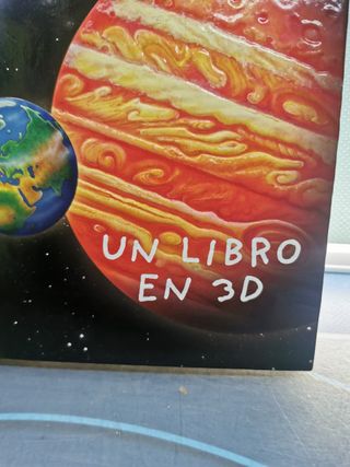 Un viaje a través del espacio en pop-up, un libro en 3D