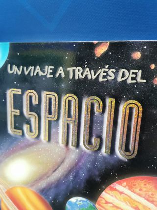 Un viaje a través del espacio en pop-up, un libro en 3D