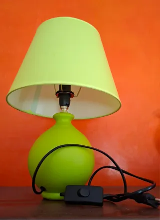 Lampada da tavolo verde