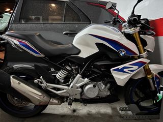 BMW G 310 R Moto Naked Blanca y Azul