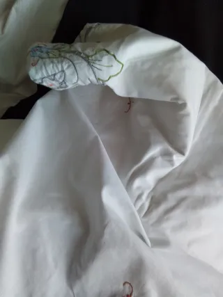 Mantelería antigua bordada