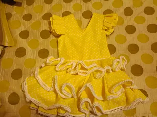 Traje de flamenca niña amarillo.