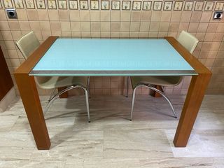 Mesa de comedor cristal y madera + 4 sillas