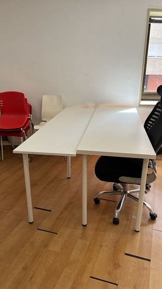 Mesas de oficina blancas