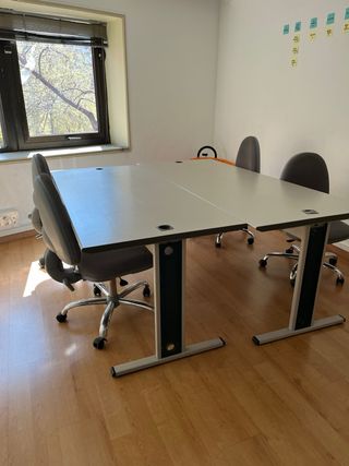 Mesas de oficina blancas