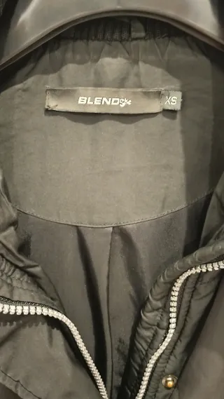 Abrigo negro mujer acolchado