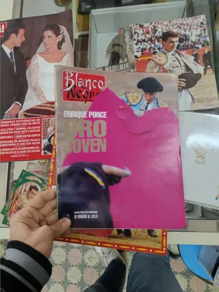 Lote Revistas y autógrafo Enrique Ponce