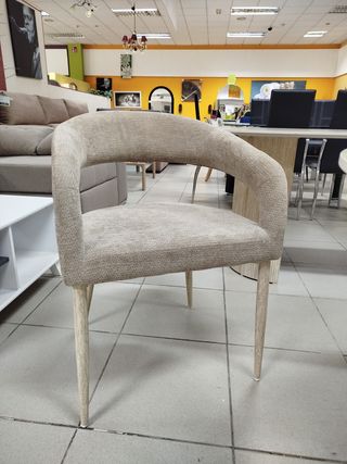 Mesa redonda y 4 sillas con brazos