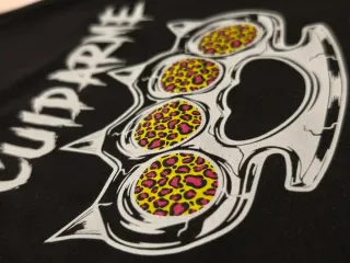 Camiseta punk feminista animal print