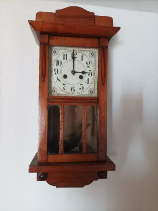 Reloj de pared madera y cristal