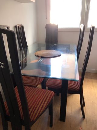 Mesa de comedor de cristal y madera