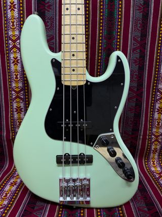 Bajo Fender Jazz Bass Performer