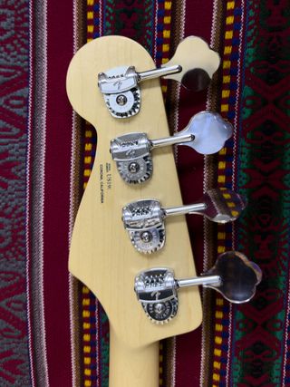 Bajo Fender Jazz Bass Performer