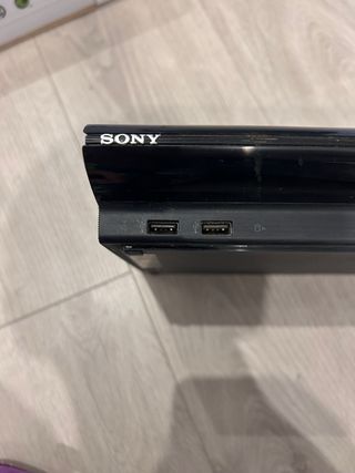 PS3 Super Slim con caja y mando