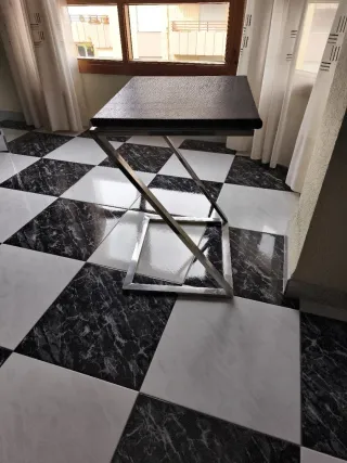 Mesa auxiliar moderna metal y tela