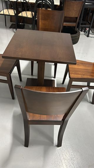 Tavolo da caffè in legno e 4 sedie