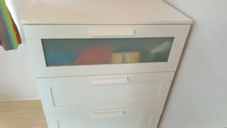 Cómoda blanca con cajones y cristal Recoger