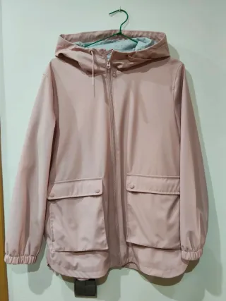 Chaquetón rosa con capucha