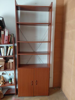 Estantería madera con clasificadores