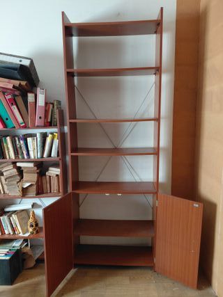 Estantería madera con clasificadores