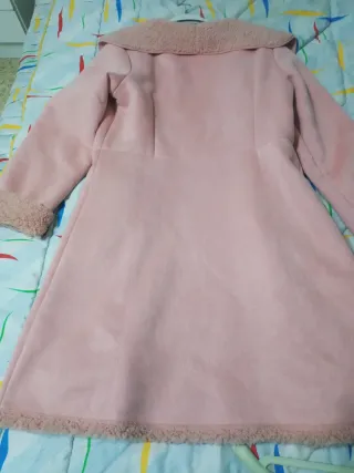 Elegante abrigo entallado rosa