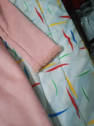 Elegante abrigo entallado rosa