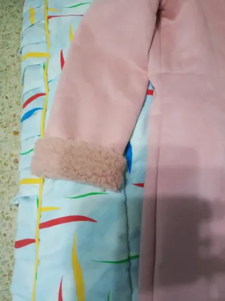 Elegante abrigo entallado rosa