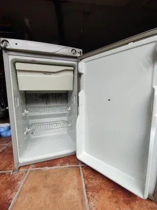 Nevera Trivalente Electrolux 12v, 220v, gas