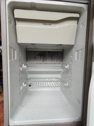 Nevera Trivalente Electrolux 12v, 220v, gas