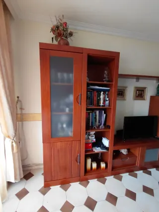 Armario vitrina comedor madera y cristal