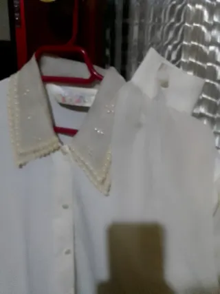 Blusa elegante beige con detalles