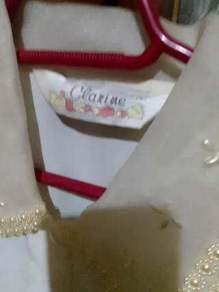 Blusa elegante beige con detalles