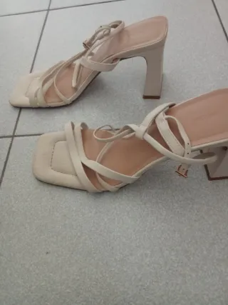 Sandalias Zara Tacón Cuadrado Beige