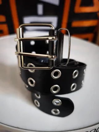 Cintura nera con borchie argento