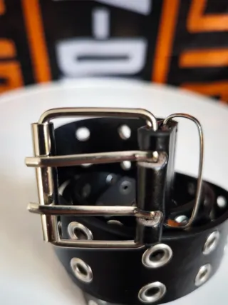 Cintura nera con borchie argento