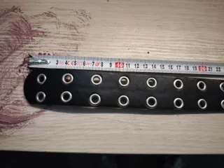 Cintura nera con borchie argento