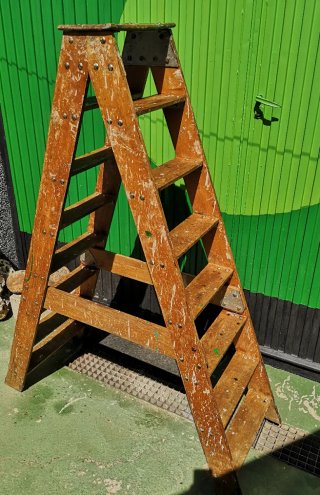 Escalera madera reforzada