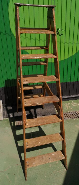 Escalera madera reforzada