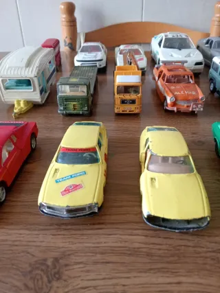 Lote coches de juguete varias escalas