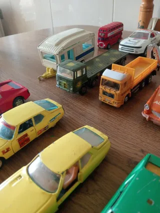 Lote coches de juguete varias escalas