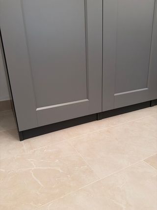 Armario puertas correderas Ikea gris