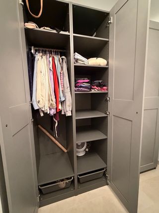 Armario puertas correderas Ikea gris