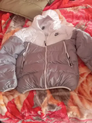 Chaqueta Nike gris y blanca on es original