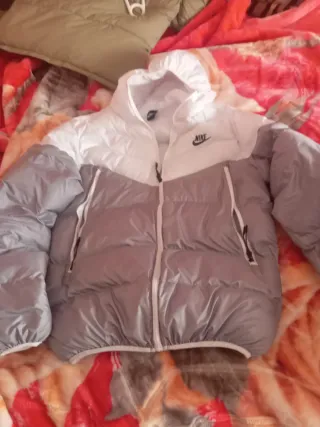 Chaqueta Nike gris y blanca on es original