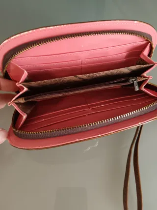 Bolso de mano efecto brillo