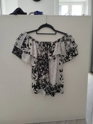 Camiseta Desigual Hombros Descubiertos Estampada