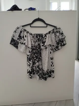 Camiseta Desigual Hombros Descubiertos Estampada