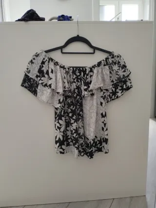 Camiseta Desigual Hombros Descubiertos Estampada